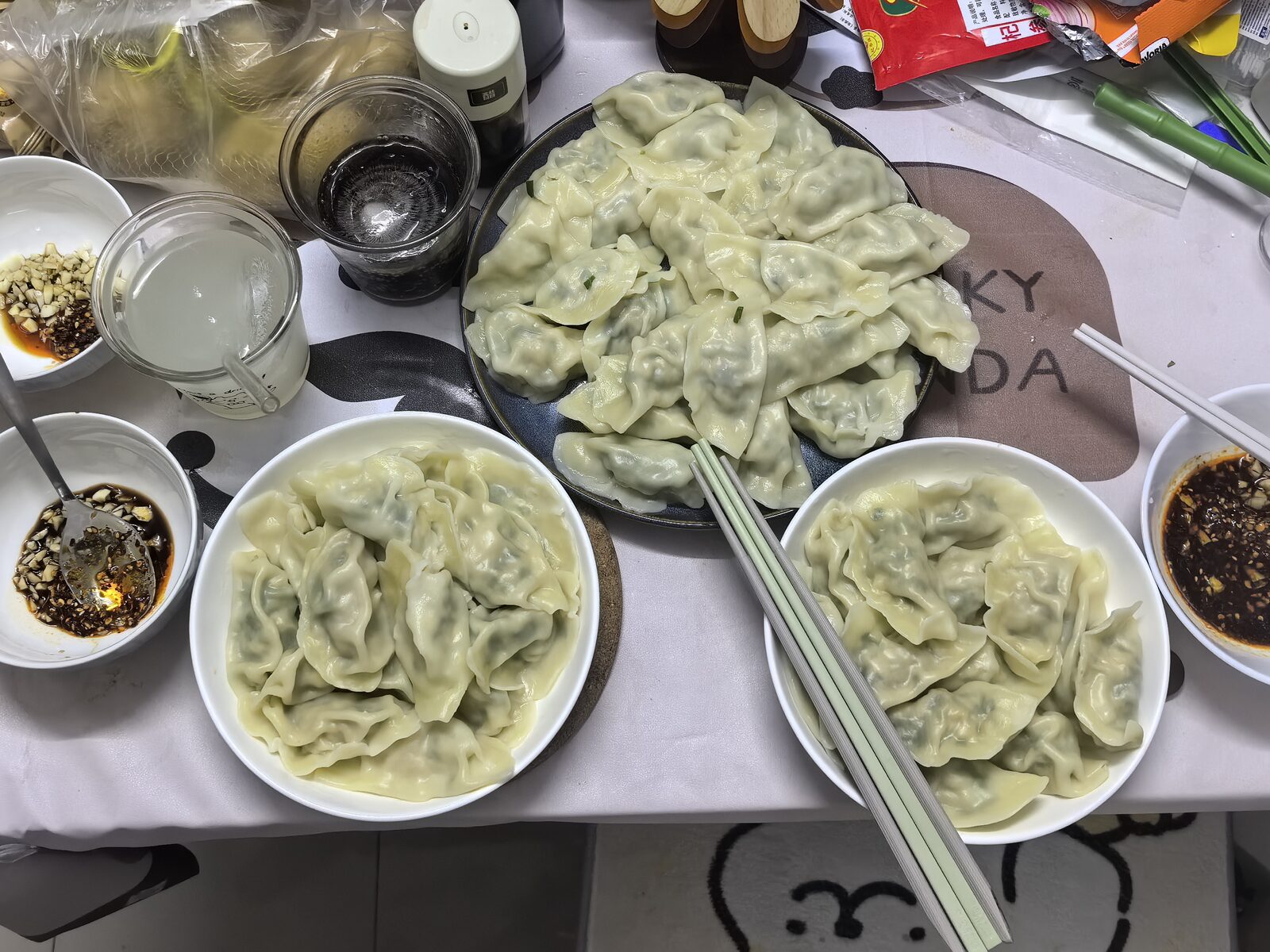 三盘水饺和蒜泥醋