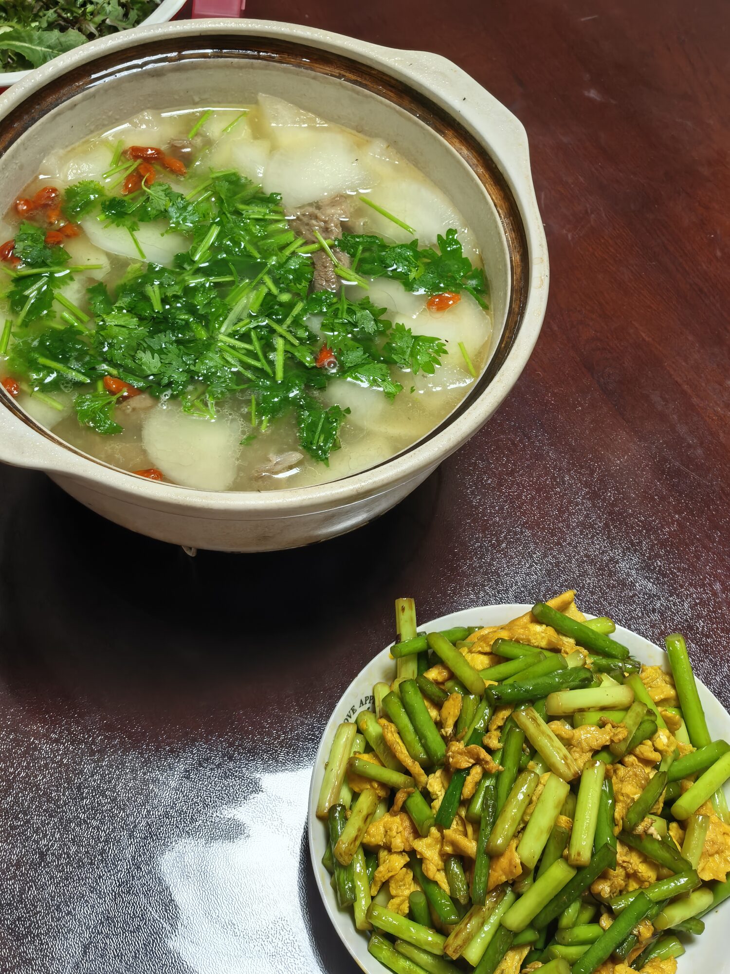 萝卜羊肉汤和蒜苔炒鸡蛋